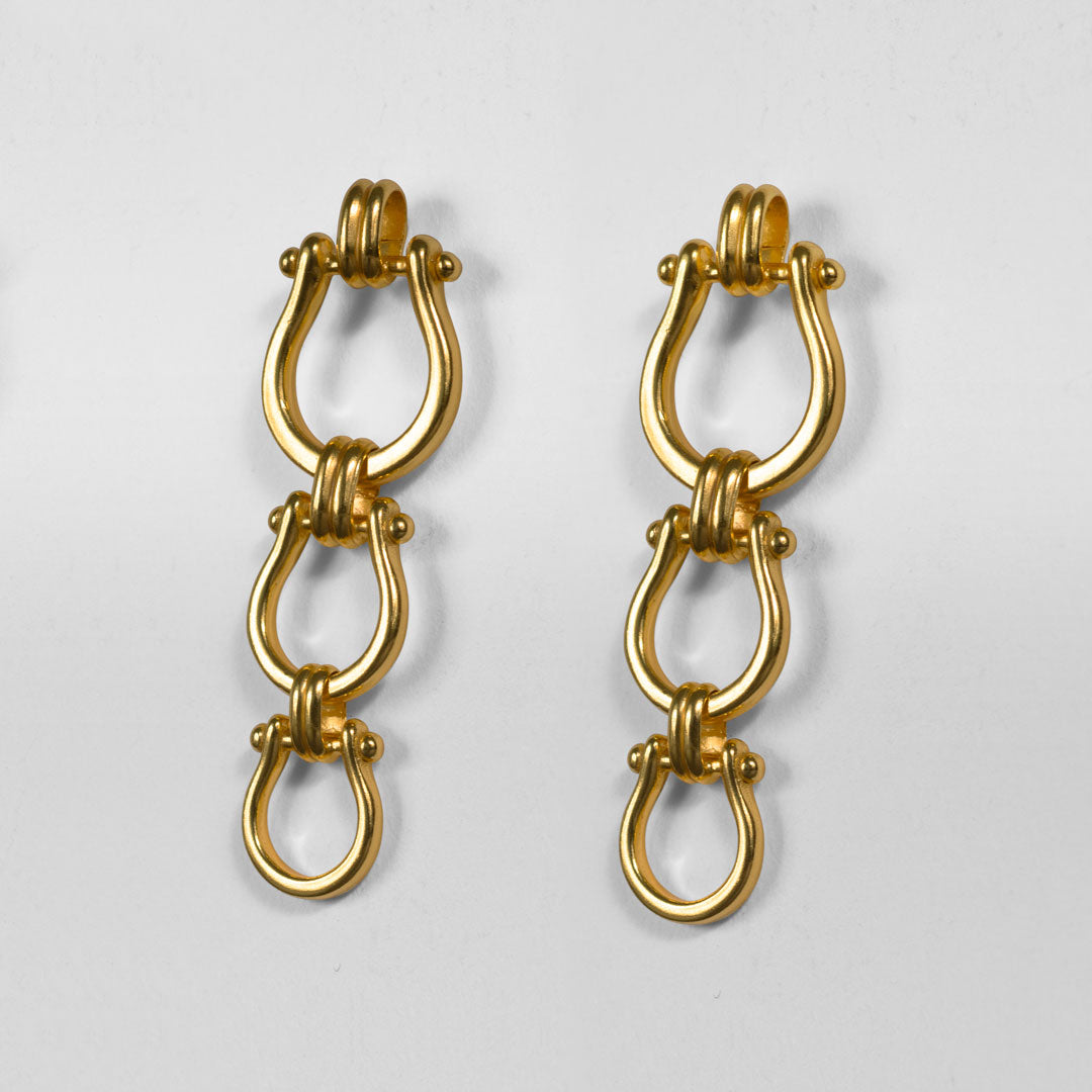 Chapelle - Horseshoe Link Earring in Gold