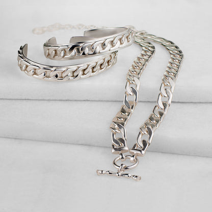 Cadence - Equestrian Curb Chain T-Bar Necklace in Silver