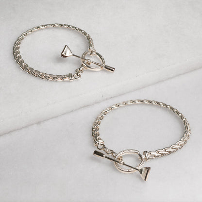 Luxe Horseshoe Clasp Bracelet in Silver