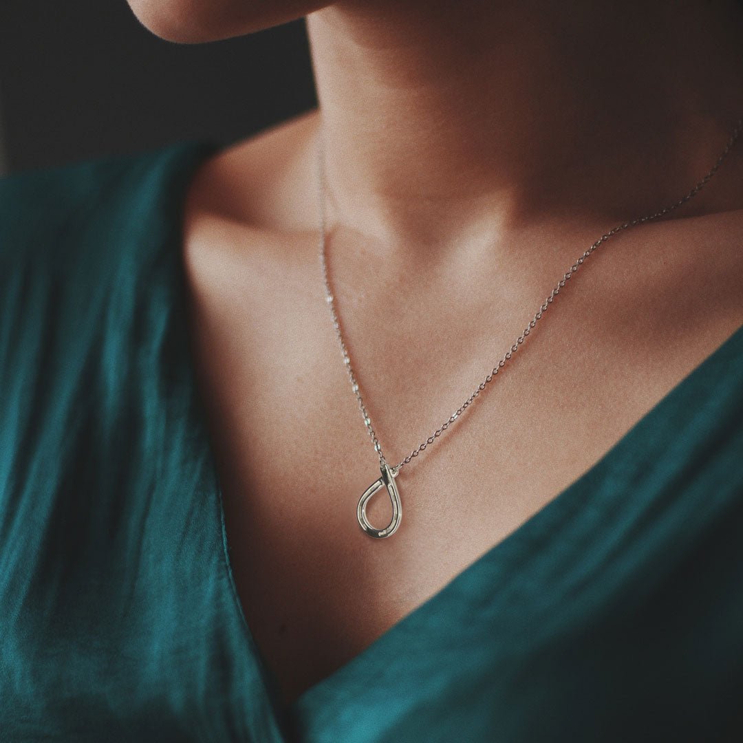 Cali - Equestrian Horseshoe Loop Necklace in Silver