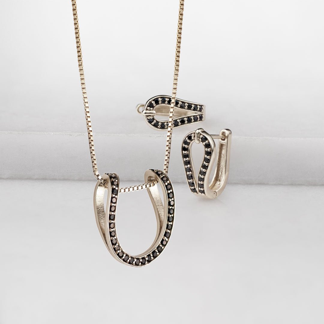 Levade - Moissanite Black Stones Sterling Silver Horseshoe Earring