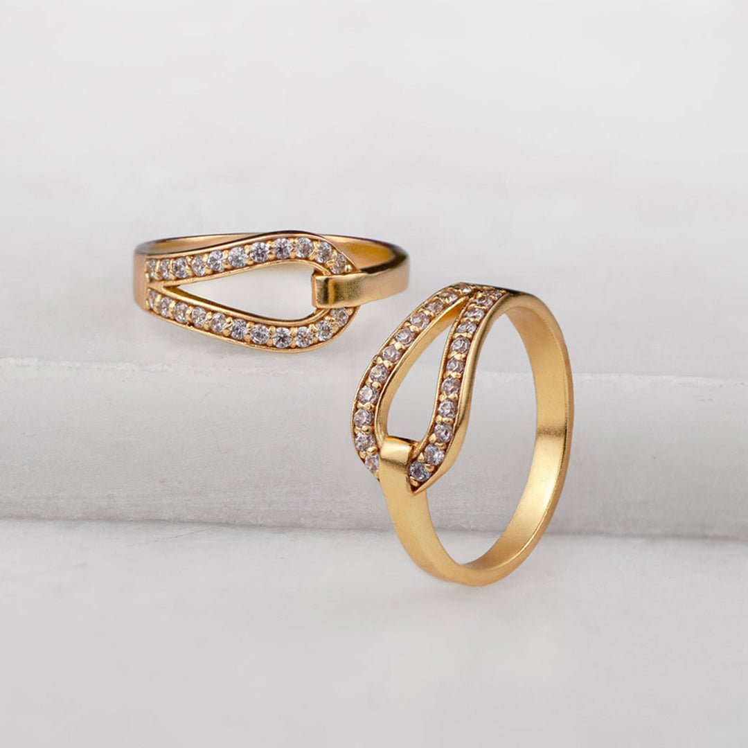 Levade - Moissanite Equestrian Horseshoe Ring in Gold