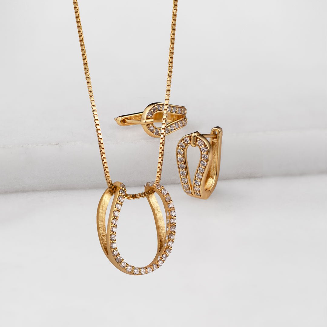 Levade -Moissanite Horseshoe Equestrian Necklace in Gold