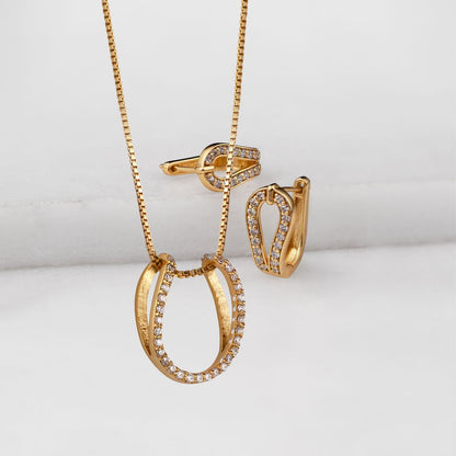 Levade -Moissanite Horseshoe Equestrian Necklace in Gold